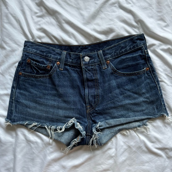 Levi's 501 dark wash jean short - Picture 2 of 5